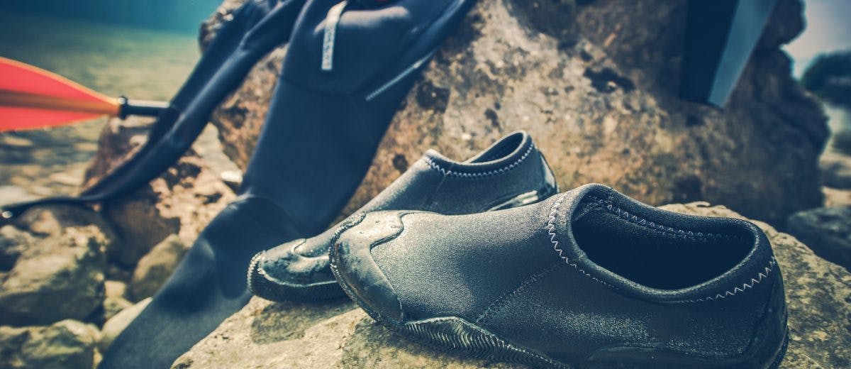 7 Best Kayaking Shoes for Winter [To Stay Warm & Dry]