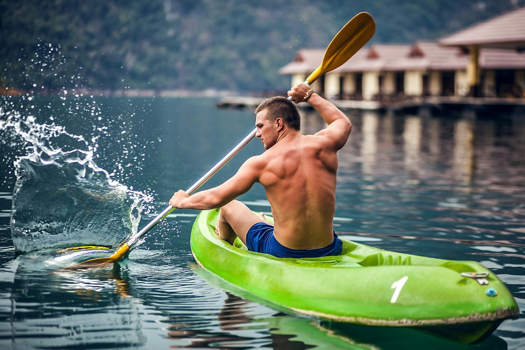 What muscles does kayaking work?