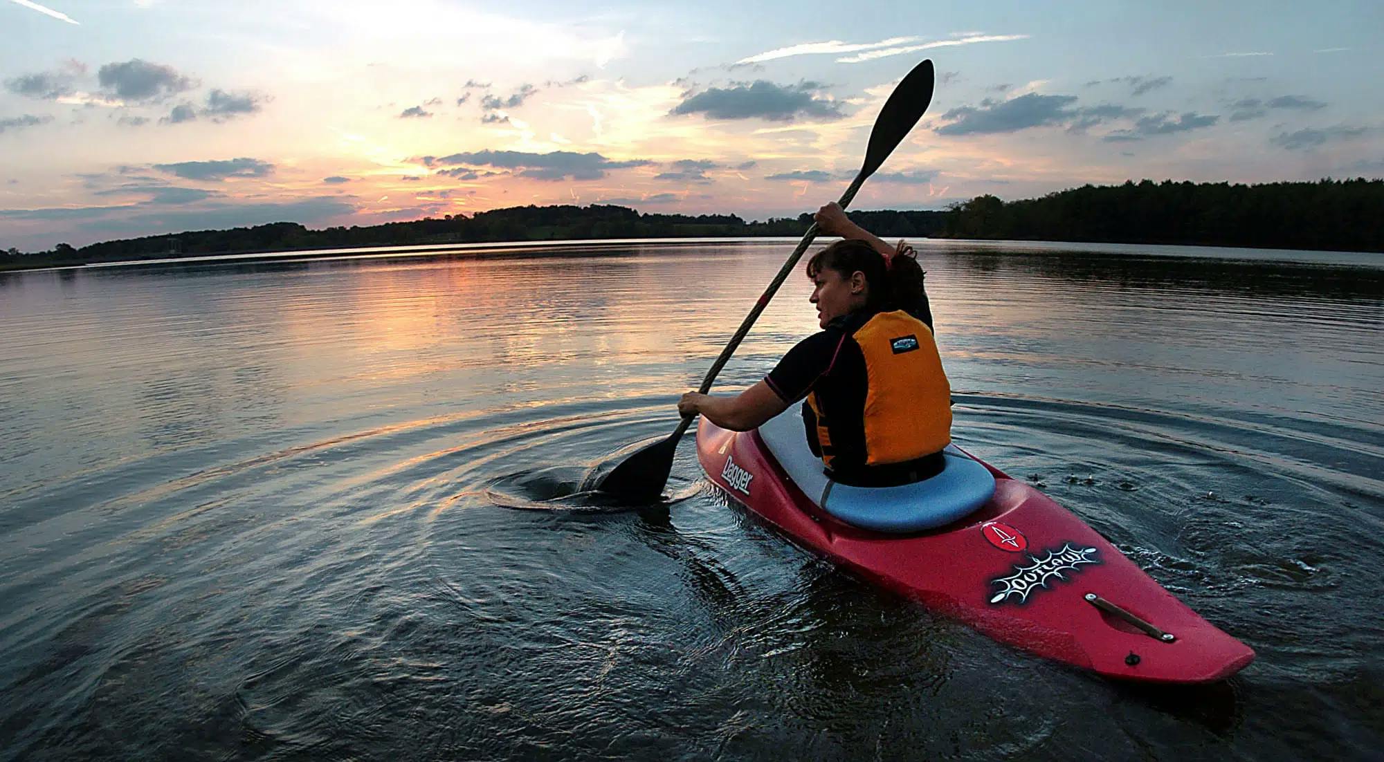 What to wear kayaking for women?